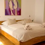 Art Farm I Group Near Frankfurt I Messe * Schoneck