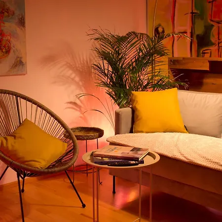 Art Farm I Group Near Frankfurt I Messe Appartement Schoneck