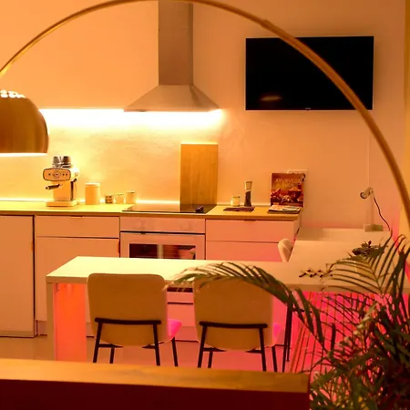 Art Farm I Group Near Frankfurt I Messe * Schoneck