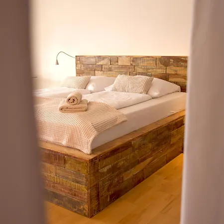 Art Farm I Group Near Frankfurt I Messe Apartman