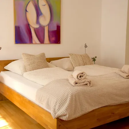 Art Farm I Group Near Frankfurt I Messe * Schoneck