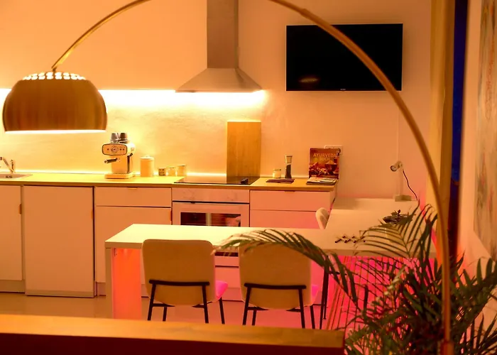 Art Farm I Group Near Frankfurt I Messe * Schoneck